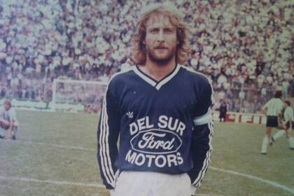 Marcelo Firpo con la camiseta de Quilmes