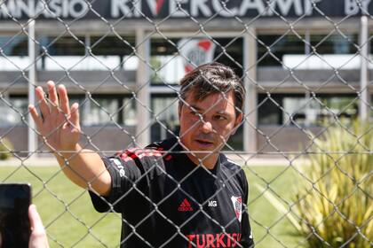 Marcelo Gallardo dispuso ejercicios físicos y tácticos en la práctica de River de este miércoles.