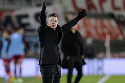 Marcelo Gallardo encontró respuestas con el cambio tempranero de Barco por De la Cruz, que salió con un golpe