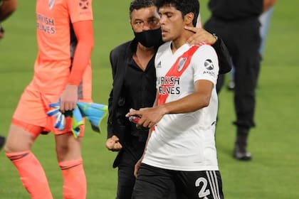 Marcelo Gallardo y Robert Rojas y una charla que trascendió, en plena Bombonera.