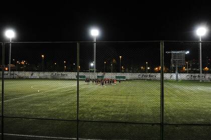 Marcelo Gallardo y sus jugadores, en las canchas de césped sintético de al lado del Monumental