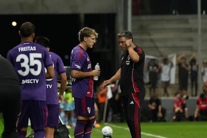 Marcelo Gallardo y una charla con Colidio, uno de los delanteros que no encuentra el gol