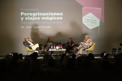 Marcelo Gioffré, Gabriel Levinas, Matilde Sánchez y Julio César Crivelli en el auditorio de la Asociación Amigos del Museo Nacional de Bellas Artes