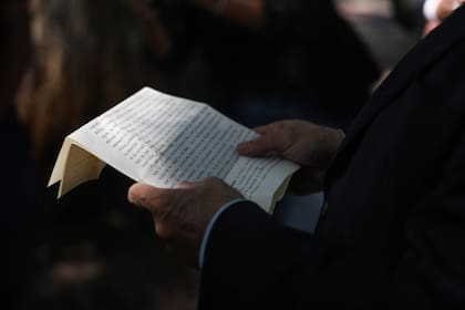 Marcelo Gioffré leyó el escrito de Sebreli, de 1982, en el que expresaba que quería ser cremado y que sus cenizas fueran "arrojadas al viento"