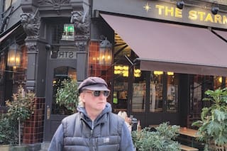 El asesor de seguros que se mudó a Inglaterra y encontró la manera de vivir de la música