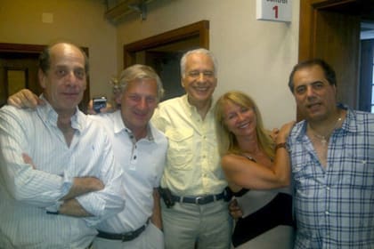 Marcelo Longobardi y parte del equipo de Cada mañana