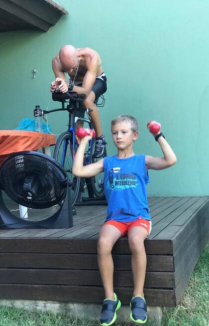 Marcelo Martín, del grupo de San Fernando y su hijo Toto de 11 años.