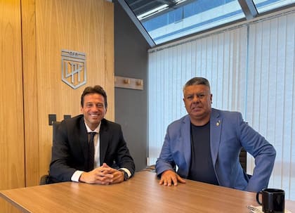 Marcelo Moretti y Claudio Tapia, presidentes de San Lorenzo y AFA; la entidad del fútbol avaló al dirigente azulgrana cuestionado.