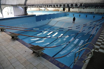 Marcelo Olivo en el natatorio Splash, que pertenece al Club Atlético Chacarita Juniors