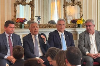 Tres gobernadores y el debate por quién tiene el mejor vino tinto que se trasladó a Nueva York