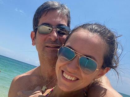 Marcelo Pecci y su esposa, la periodista Claudia Aguilera