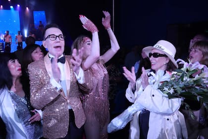 Marcelo Polino, quien también forma parte de Fátima Universal, se sumó a la ovación por la presencia de la gran diva del cine argentino en la platea