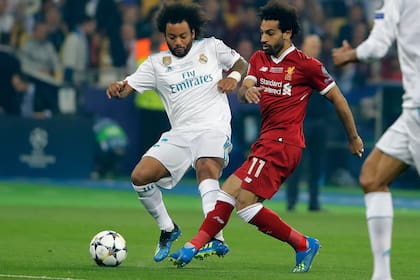 Marcelo, de Real Madrid, contra Salah, de Liverpool; el duelo podría repetirse este miércoles