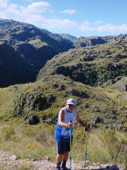 Marcelo Rodríguez en una de sus últimas caminatas por las sierras de Córdoba