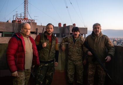 Marcelo Subiotto, Ariel Staltari, César Troncoso y Ricardo Darín, en el set de El Eternauta