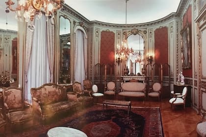 Marcelo T. de Alvear vivió ahí durante un año y Juan D. Perón junto a Evita la vistaron para reunirse con su segunda dueña