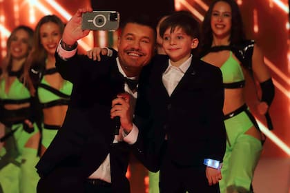 Marcelo Tinelli abrió su nuevo programa junto a su hijo Lolo