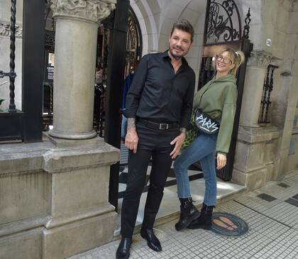 Marcelo Tinelli en el clip de apertura de ShowMatch con su mujer, Guillermina Valdés