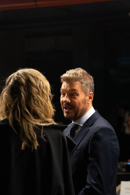 Marcelo Tinelli y Elina Costantini en el desfile de Evangelina Bomparola