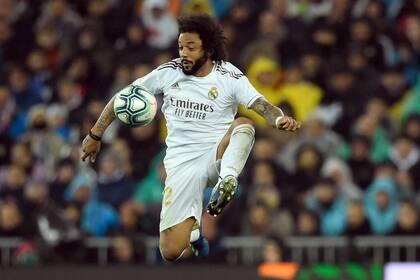 Marcelo, toda una institución en Real Madrid, se liberó de sus compromisos cívicos por la elección en la comunidad madrileña y pudo viajar con el resto de sus compañeros a Londres, para jugar la semifinal de la Champions League con Chelsea.