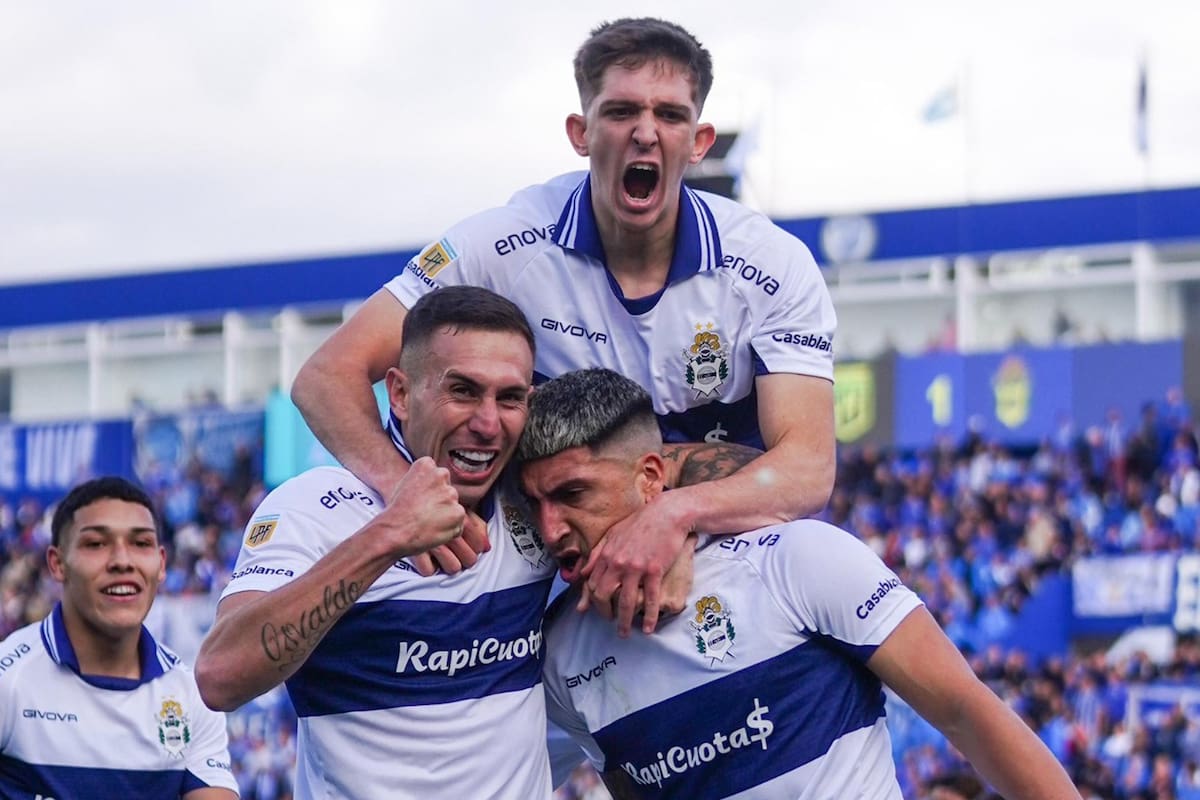 Gimnasia golpeó a Godoy Cruz, que está de mala racha, y ahora se anina a más