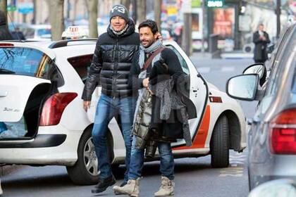 Marcelo y su amigo Hernán de Laurente, en las calles parisinas