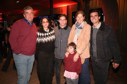 Marcelo Young, Astrid Munoz, Cruz Novillo Astrada, Alli Young, Tomás Solari y Tristán Novillo Astrada