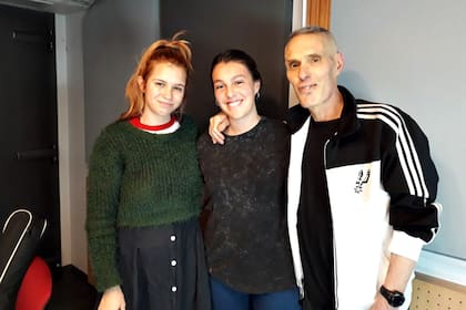 Marcelo Zlotogwiazda junto a su hija y la instagrammer Connie Isla, el 10 de octubre