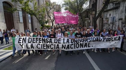 Marcha a favor de las universidades en Rosario