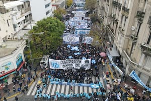 La CGT marcha con consignas contra Milei un día después de la aprobación de la reforma laboral en Diputados