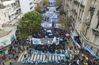 La CGT marcha con consignas contra Milei un día después de la aprobación de la reforma laboral en Diputados