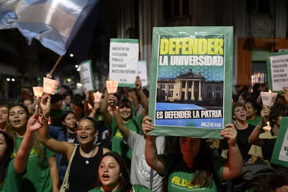 Marcha en defensa de la universidad pública y por aumento del presupuesto universitario, en Rosario