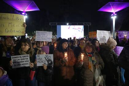 Marcha en la plaza de Resistencia pidiendo justicia por Cecilia Strzyzowski.
