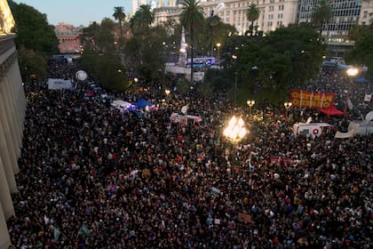Marcha en protesta por el ajuste presupuestario a las universidades públicas en Buenos Aires, el 23 de abril de 2024