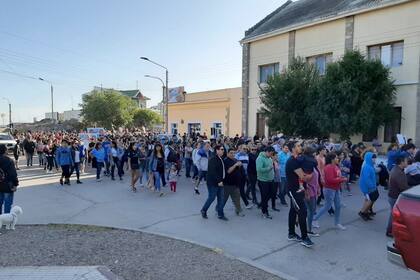Marcha en Puerto Deseado por la violación de una mujer y el crimen de su pequeño hijo