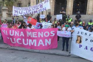 Una multitud reclamó justicia y cuestionó al Estado por la docente asesinada