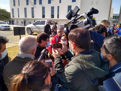 Marcha frente a los Tribunales de Río Cuarto para pedir justicia por Nora Dalmasso; los medios entrevistaron a Juan Dalmasso, hermano de la víctima