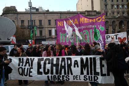 Marcha frente al Congreso de la Nación. A la movilización de los jubilados se suman gremios, discapacitados y personal del Garrahan