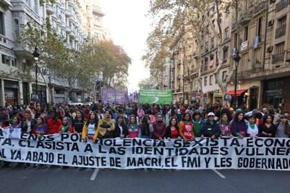 Marcha Ni una menos por Avenida de Mayo