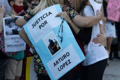Marcha pidiendo justicia la agresión a Arturo López