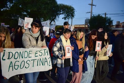 Marcha por la desaparición de Agostina Vega en Córdoba - Abuela y madre de Agostina