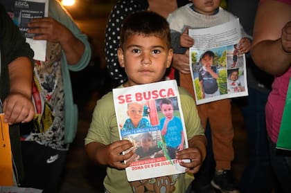 Marcha por la desaparición de Loan, en Nueve de Julio, provincia de Corrientes; los vecinos reclamaron a la comisaría del lugar