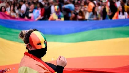 Marcha por los derechos LGBT+ en Kosovo, país de mayoría musulmana.
