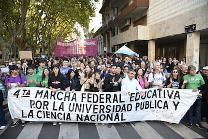 Marcha universitaria en Rosario