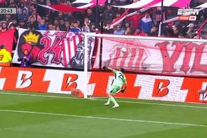 Marchesin no puede evitar el golazo de Rodrigo Insua para Barracas Central: fue el 1-0 ante Boca