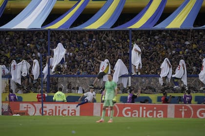 Marchesin terminó como capitán de Boca, luego de que Paredes saliera reemplazado