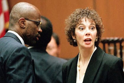 Marcia Clark y Christopher Darden durante el juicio de O.J. Simpson