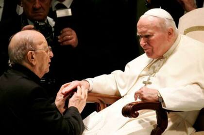 Marcial Maciel visitó al papa Juan Pablo II en 2004, poco después de que los escándalos en su contra se hicieran más fuertes