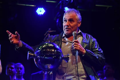 Se los acusa a padre e hijo por el delito de defraudación por desbaratamiento de derechos acordados cometida en forma reiterada