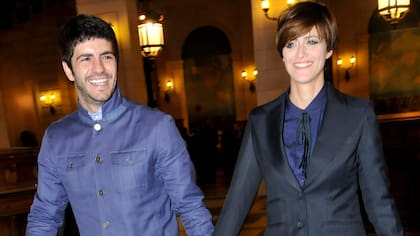 Marco antonio Caponi y Mónica Antonópulos. Sonrisas y mimos para esta pareja, durante toda la entrega de premios